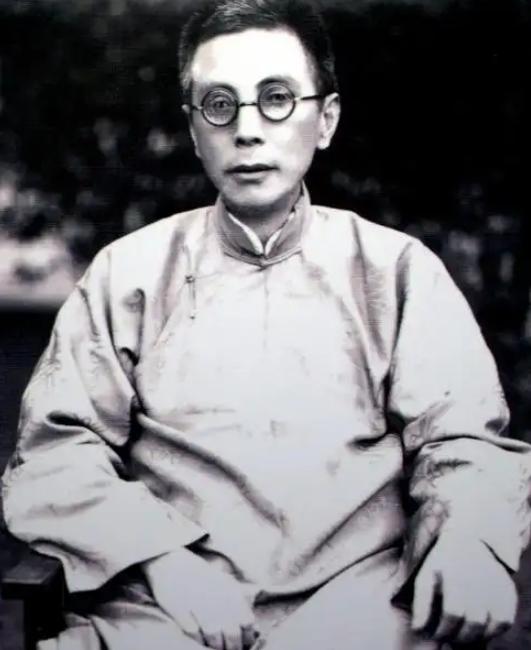 “革命圣人”张静江，在妻子过世3天后就把小24岁的丫鬟扶了正，亲生女儿更叫人瞠目