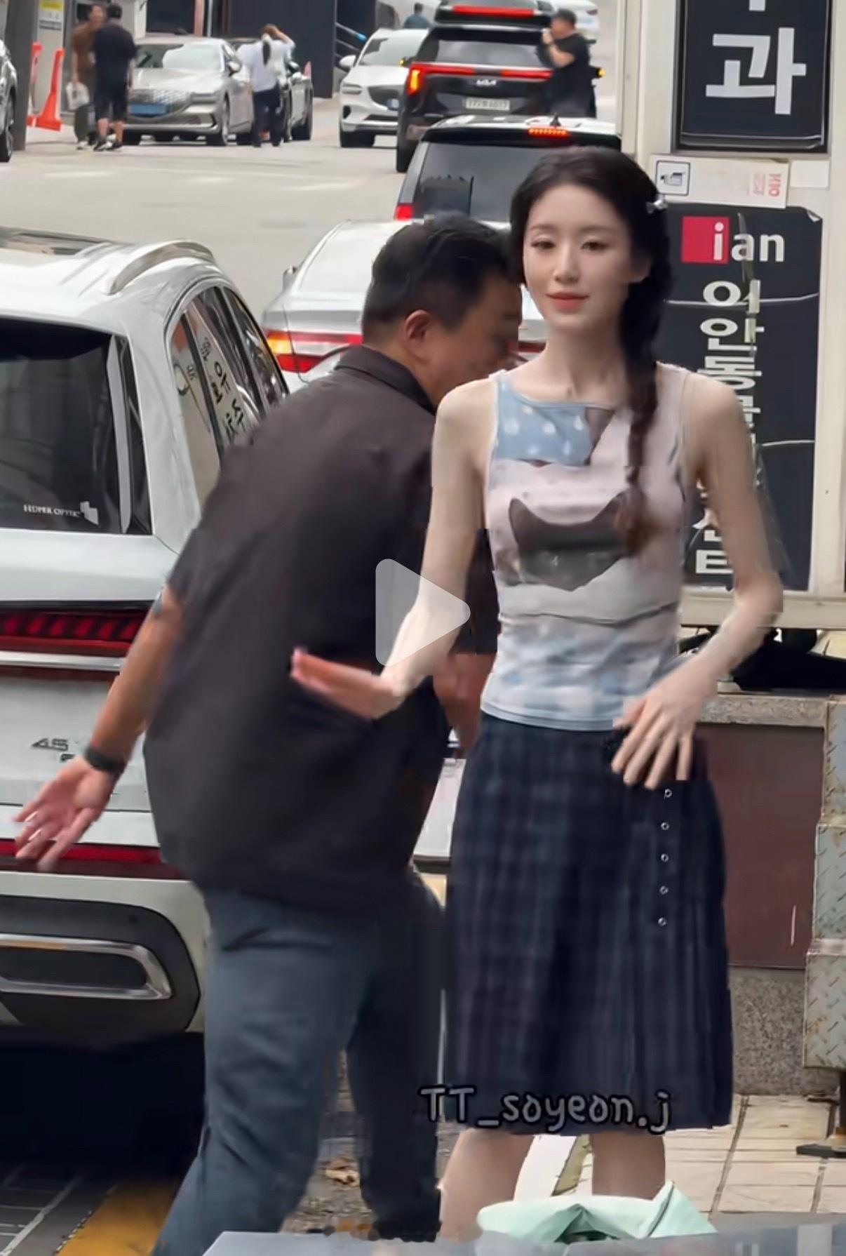 天呢，叶舒华现在瘦成另一个“吉赛尔”了，完全纸片人