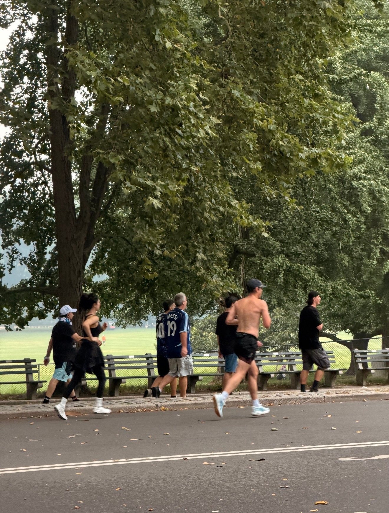 买定离手。到时候万一真的有物料出来，就能验证评论区谁是假粉了。