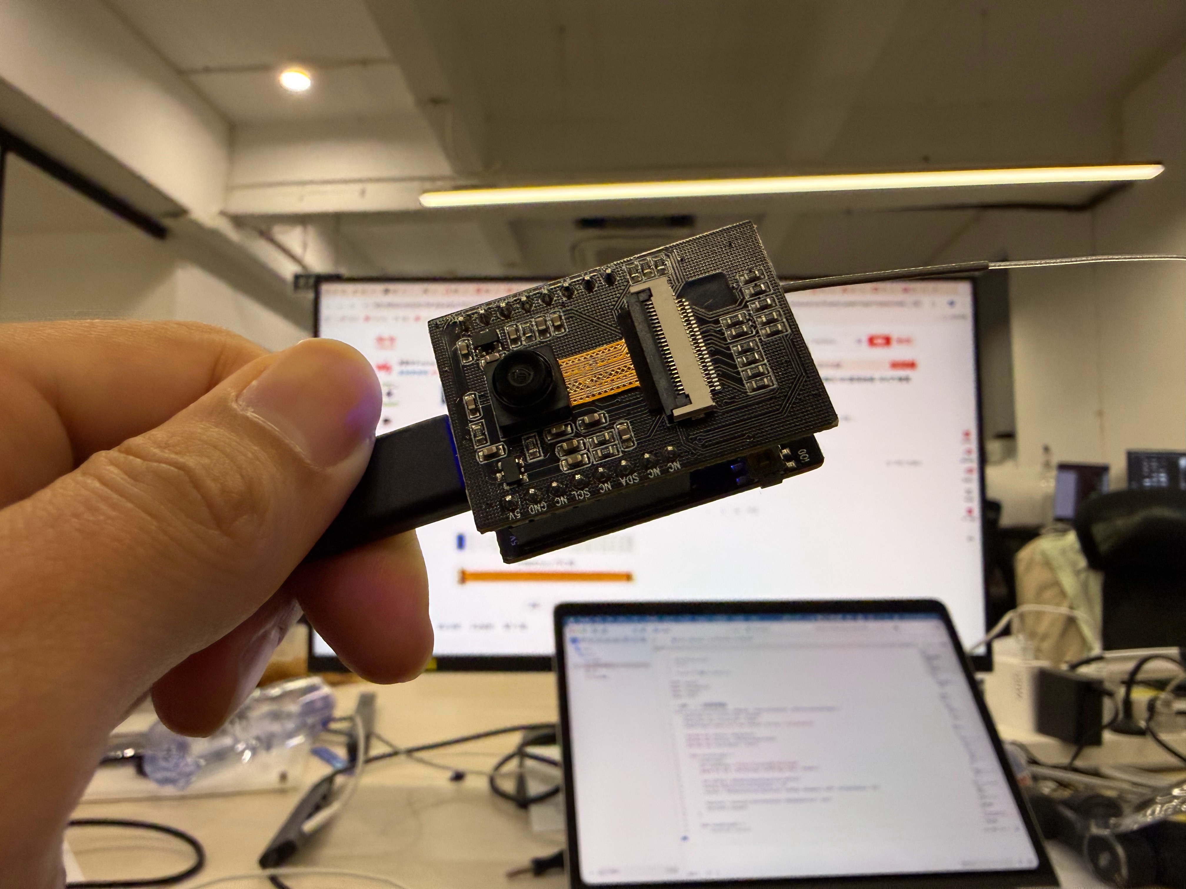 ESP32-S3 摄像头模组只有 200 万像素，视频画质太渣了，不符合我的风格