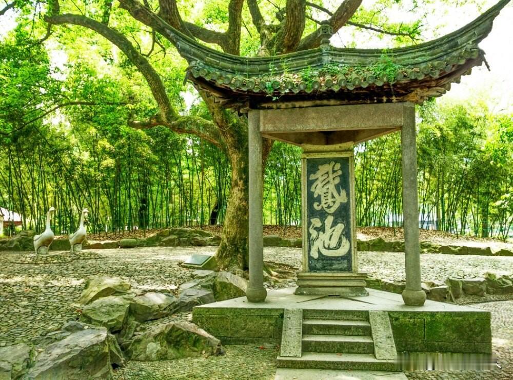 雕梁留古韵：漫话华夏亭台楼阁轩榭坛
 
华夏大地山河锦绣，千百年来留下无数古建胜