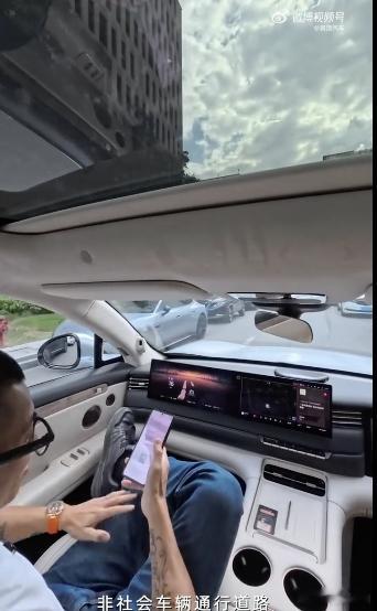 智己无方向盘车这你受得了吗   远古评车，是需要讲讲三大件近现代评车，是需要讲讲