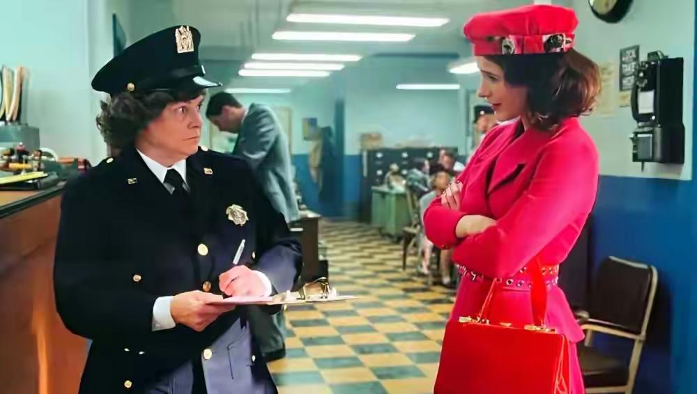 突发！好莱坞女星温妮曼哈顿过马路被撞，60岁没了！演过《了不起的梅塞尔夫人》，咋