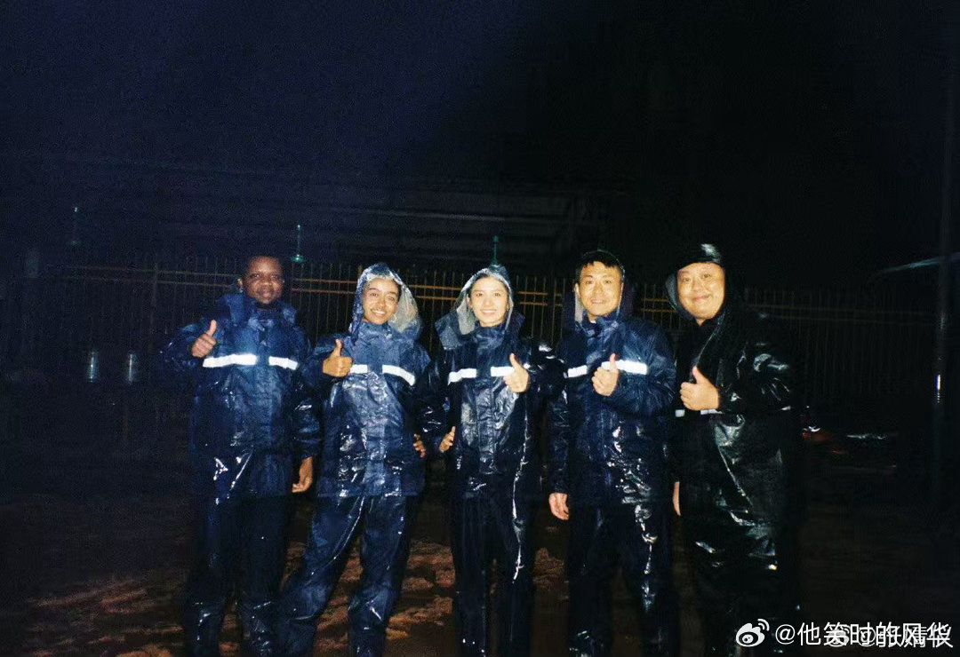 怎么张婧仪总能与角色同频生长 她的多面性成就了角色的层次感。从大银幕的破碎感，到