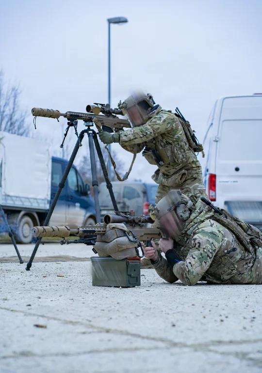 北约特种作战部队狙击手，在德国霍恩费尔斯训练区联合多国战备中心国际特种训练中心的