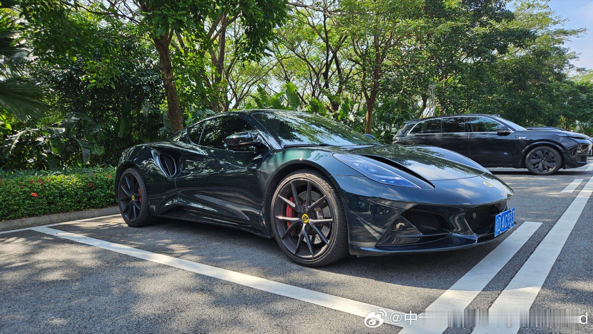 三亚酒门口的路特斯一米二，同性交友利器，我媳妇说这车不如718