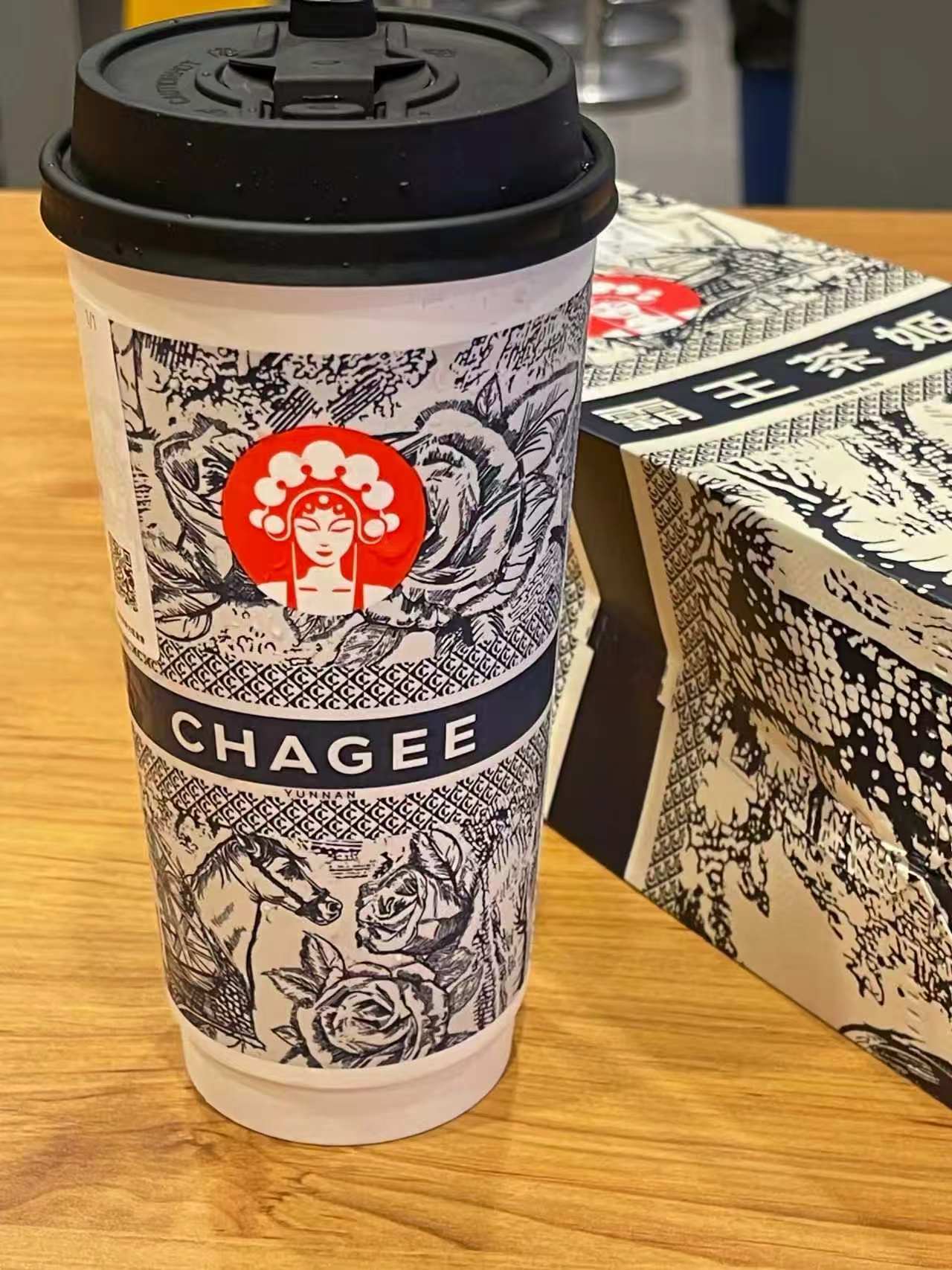 霸王茶姬高仿店被判赔35万这家山寨店不光复刻门面装修，连伯牙绝弦等爆款品名直接挪