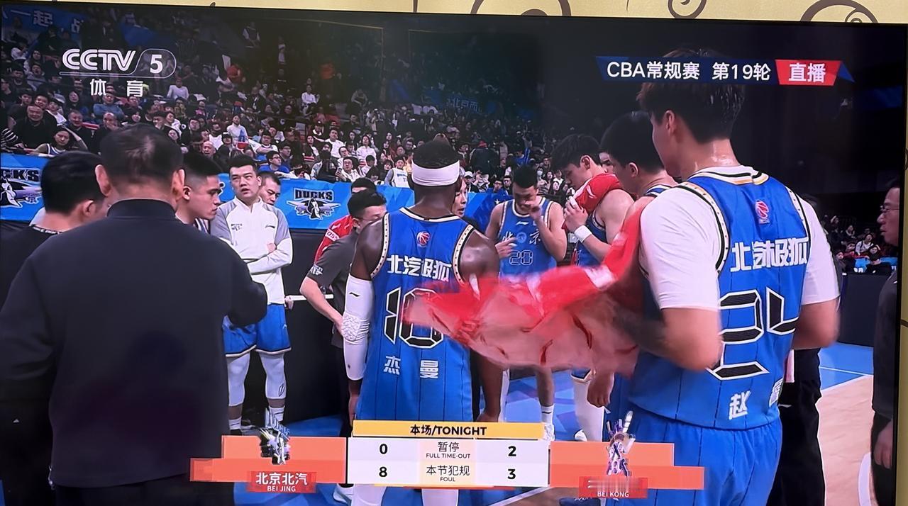 北京北汽男篮主场爆冷败给了北京北控！
除了复出的曾凡博表现好一点，其他球员都不在