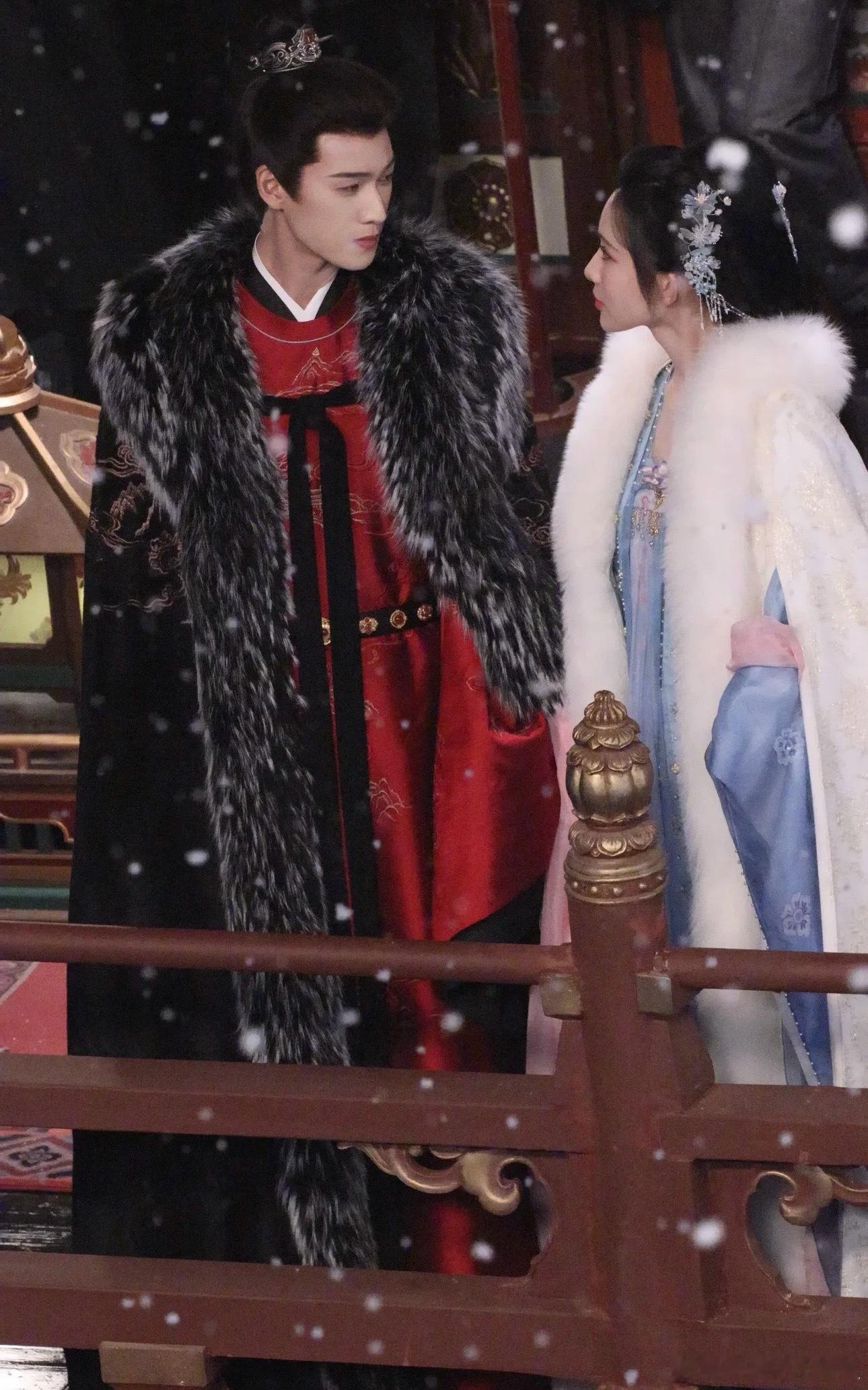 孟子义 李昀锐新剧路透，快杀青了造型倒是好起来了 