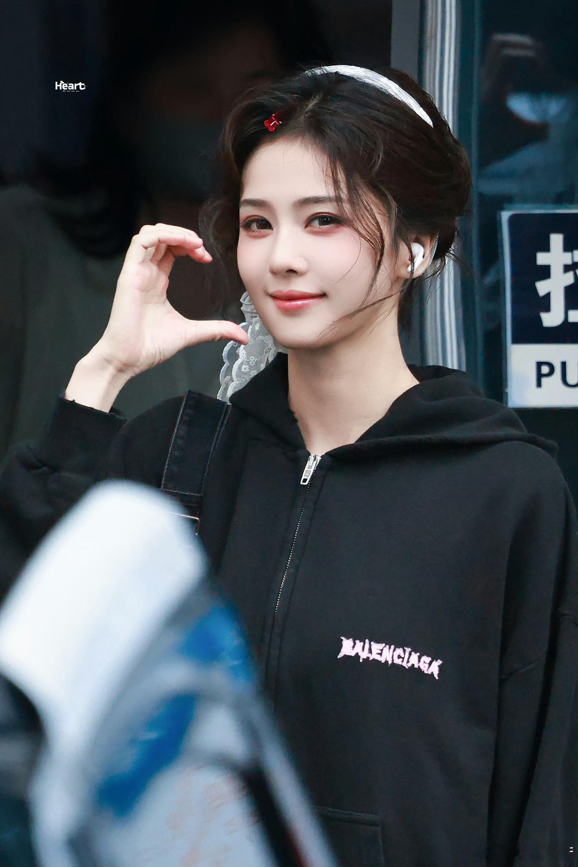 白鹿莫离好六上班路透白鹿莫离hi6录制路透白鹿也太美了！录制顺利！期待《莫离》叶