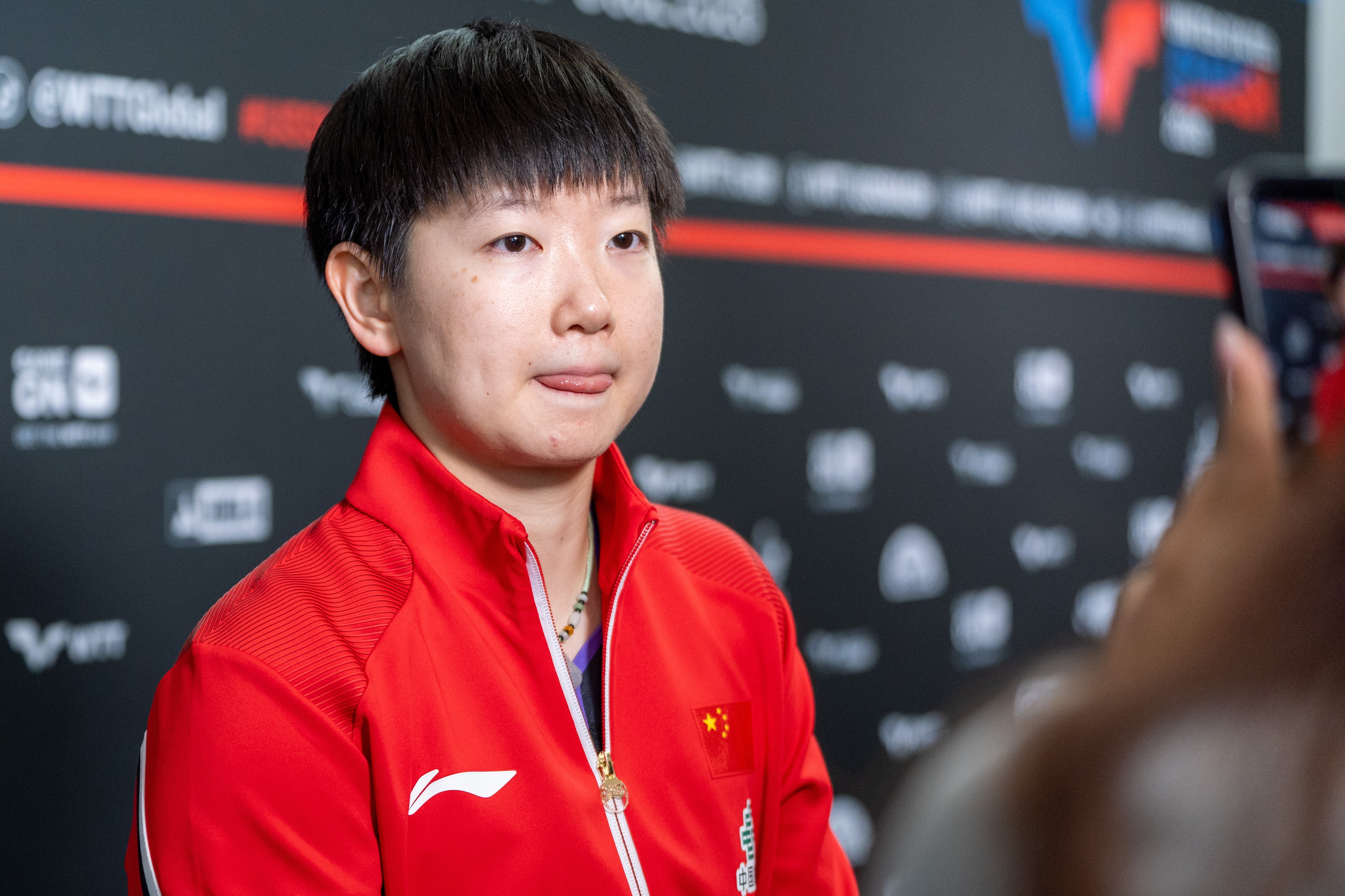 孙颖莎战胜陈幸同后加练   红红的采访莎 