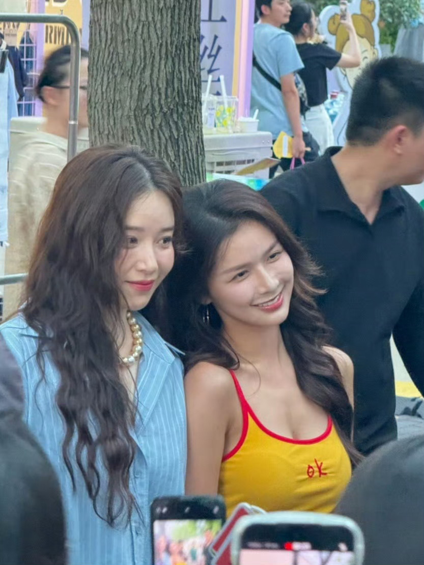 阚清子蔡卓宜线下原来长这样！完全看不出两个人已经30+了，生过孩子后还像女大学生