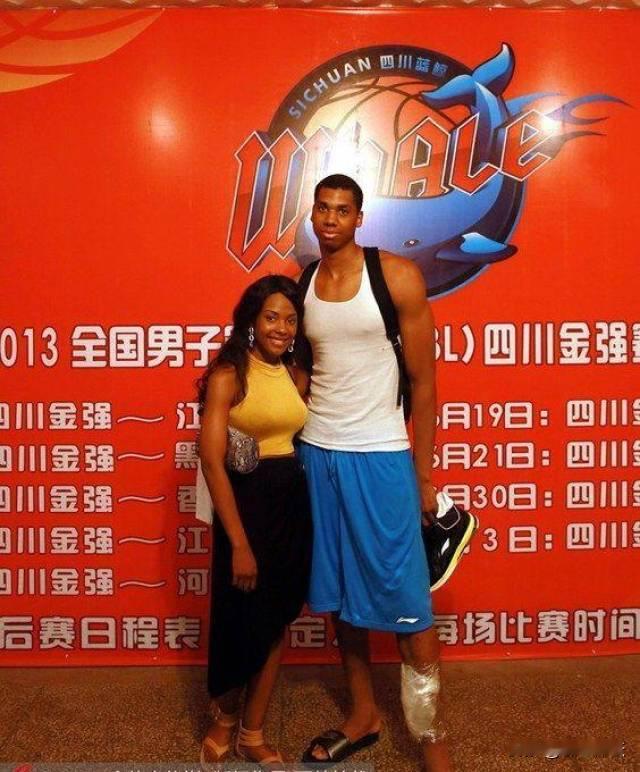 NBA名将“白边”怀特塞德今天退役，他被四川金强当年有眼不识泰山的故事很有趣。
