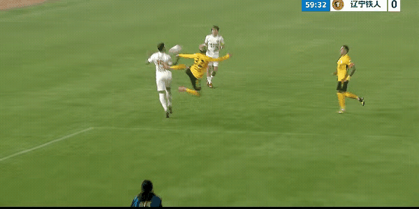 丁海峰这个飞踹让我想起来当年天津的施连志飞踹高峰，那一脚感觉高峰都得有内伤！那时