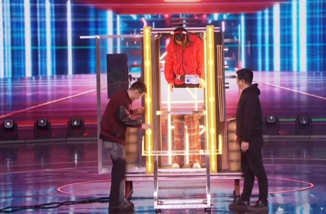 邓男子魔术 失败 湖南春晚魔术一分为二的后续呢??怎么就结束了？复原呢??观众小