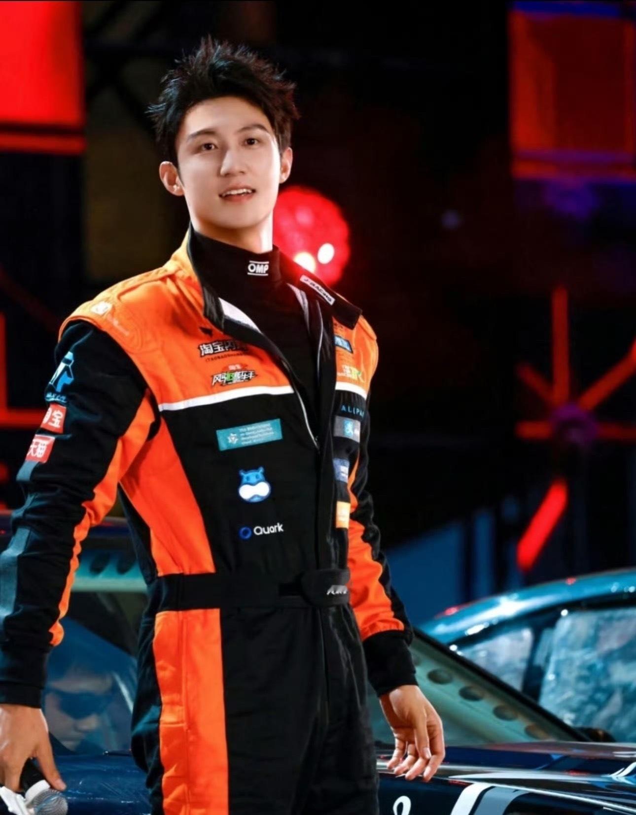 饿了么骑手新工服 阿里全家桶焊身上了？但我夸爆！饿了么骑手已更换橙黑新工服第一眼