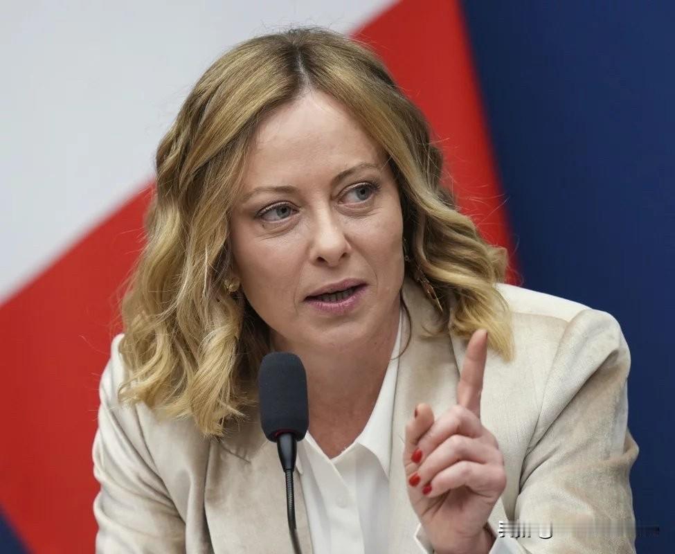 突发新闻：
根据媒体报道，意大利总理梅洛尼亚声明拒绝向格陵兰岛部署军队，并嘲讽北