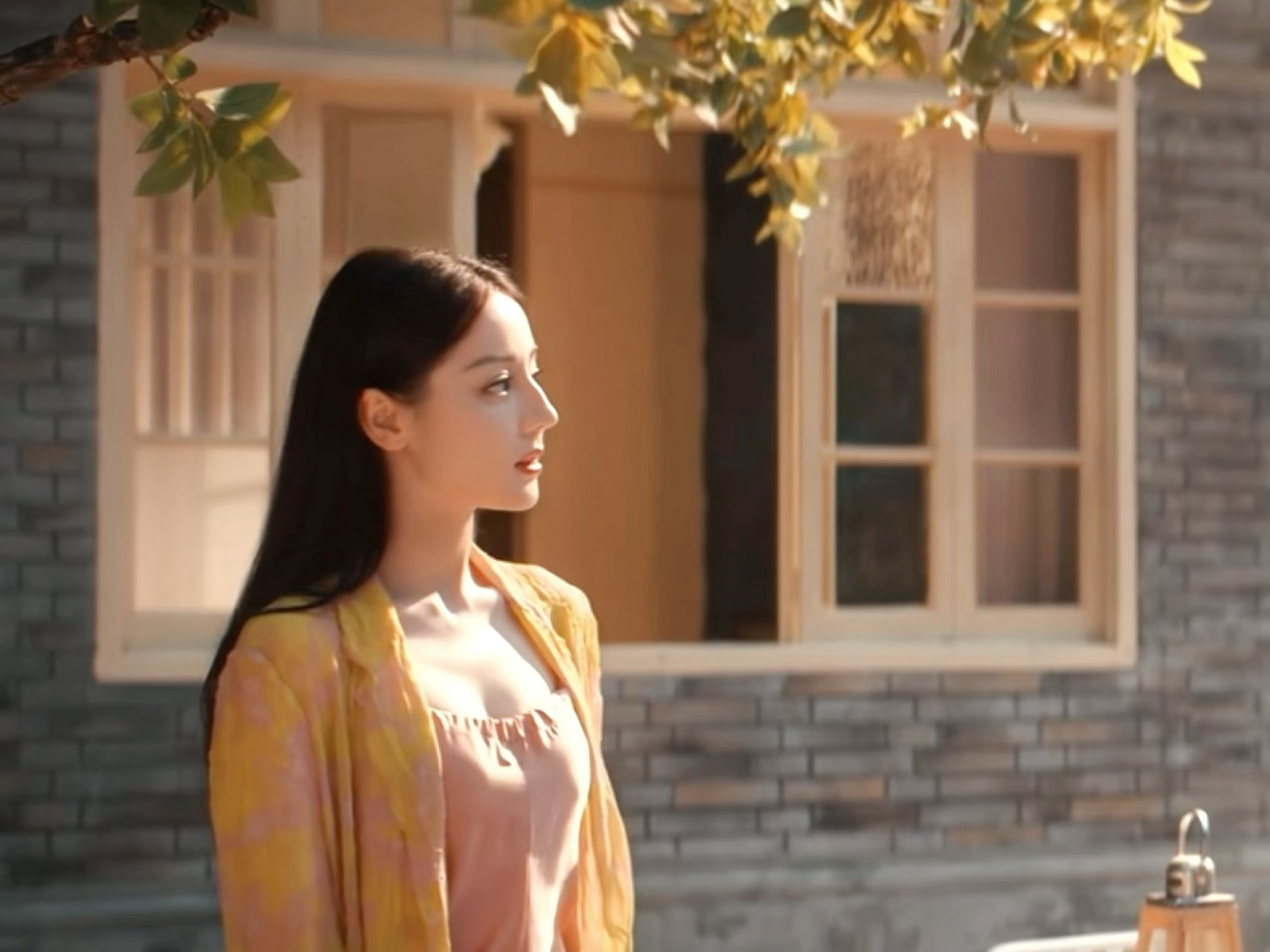 九罗妈咪晨光下的这一幕美成神了迪丽热巴晨光下这一幕枭起青壤