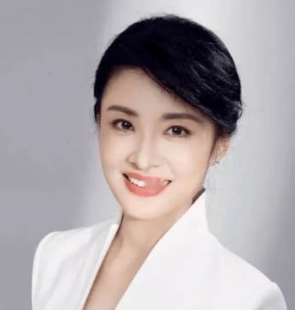 2002年，知名主持人周涛下班回家，看见正在厨房忙碌的丈夫，瞬间心生厌倦，很是嫌