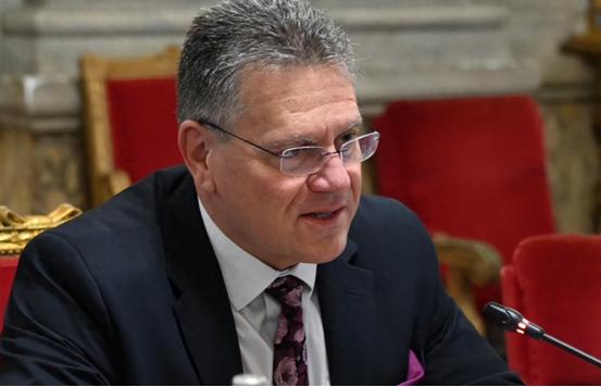 欧盟想要的稀土，中方给了，马克龙转身要求2选1，中方反将一军
 
“悬了大半年的