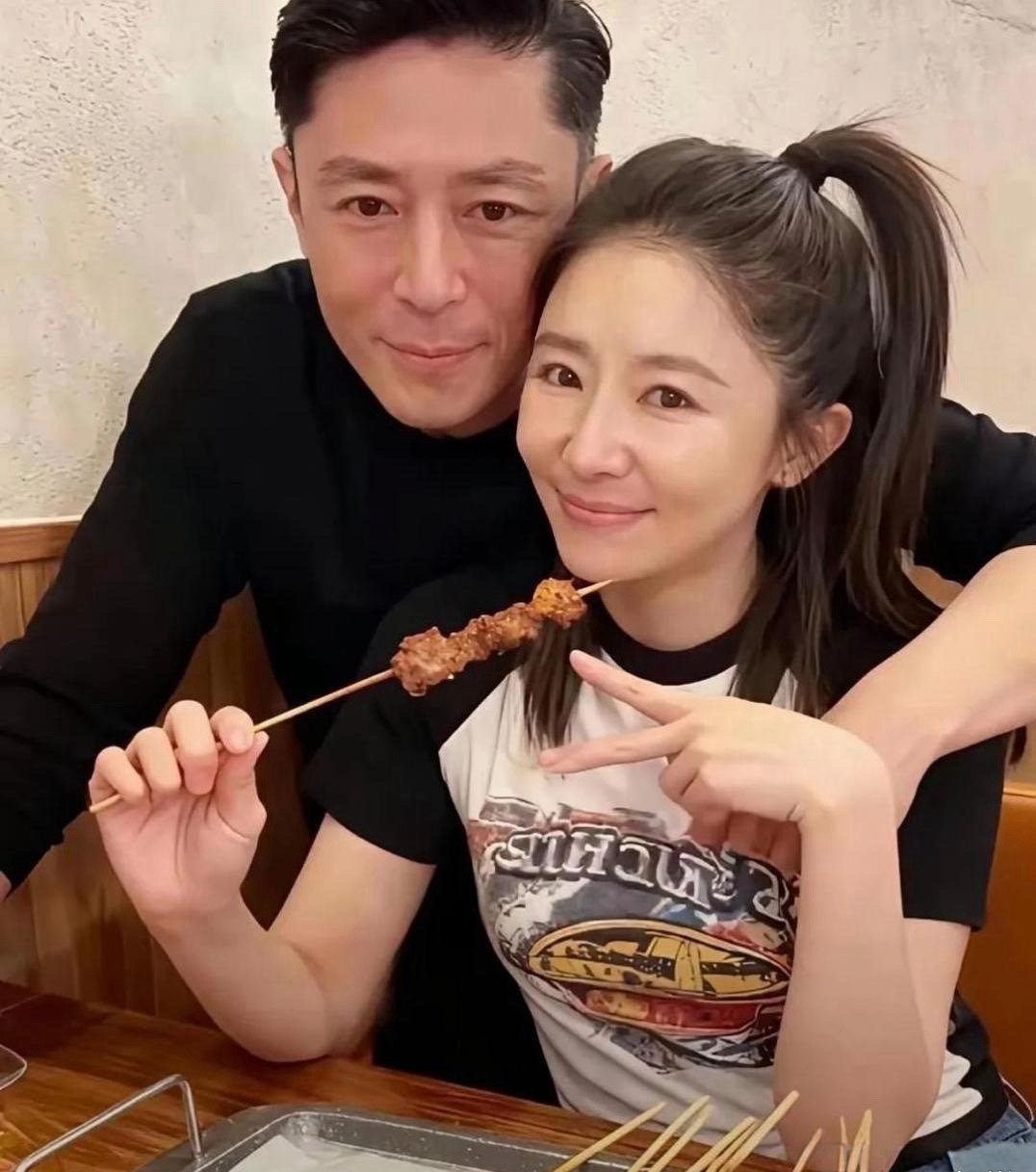 我没看错吧！霍建华和林心如的素颜照也太有夫妻相了，自然又舒服，一点违和感都没有～