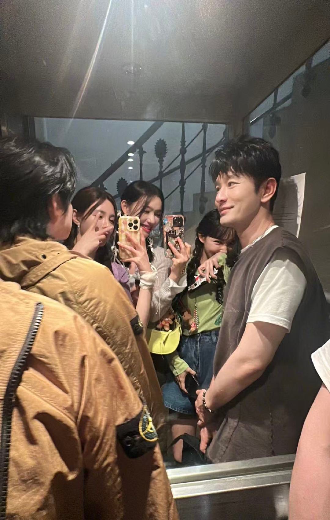 黄晓明林大厨沈梦辰梦回中餐厅黄晓明扎根在美食综艺了 黄晓明林大厨沈梦辰同框就是我