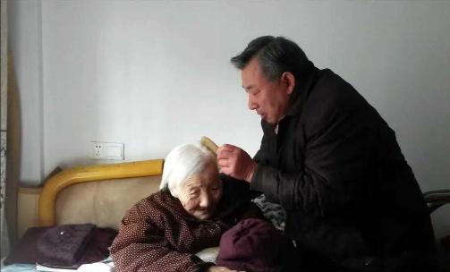 北京，老人去世后，三个哥姐提出四兄妹平分老人遗产，每人25%，小儿子却说：“我跟