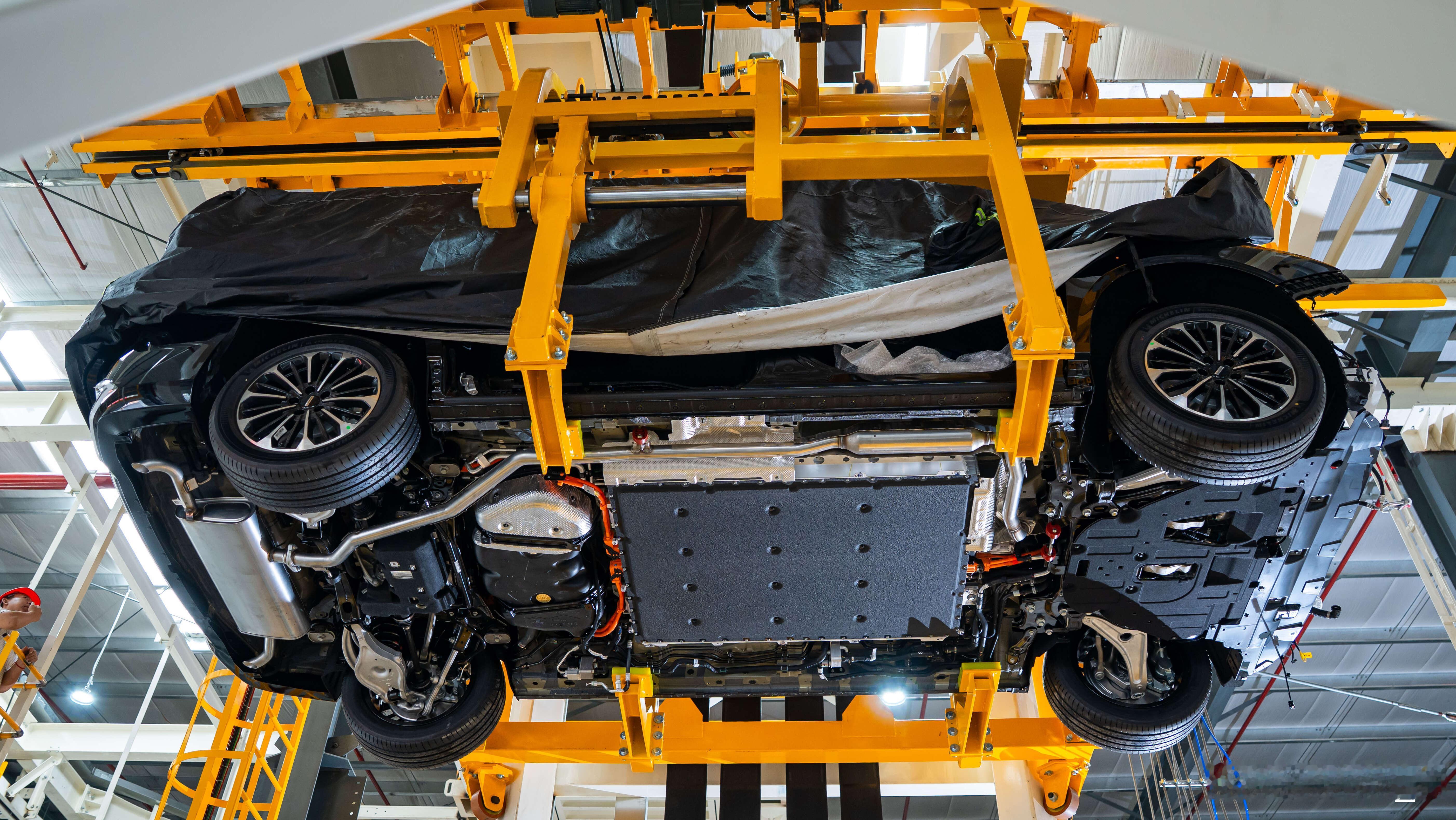 长城国内魏牌高山以CKD形式完成在东南亚组装下线，不过高山改名为G9，右舵 