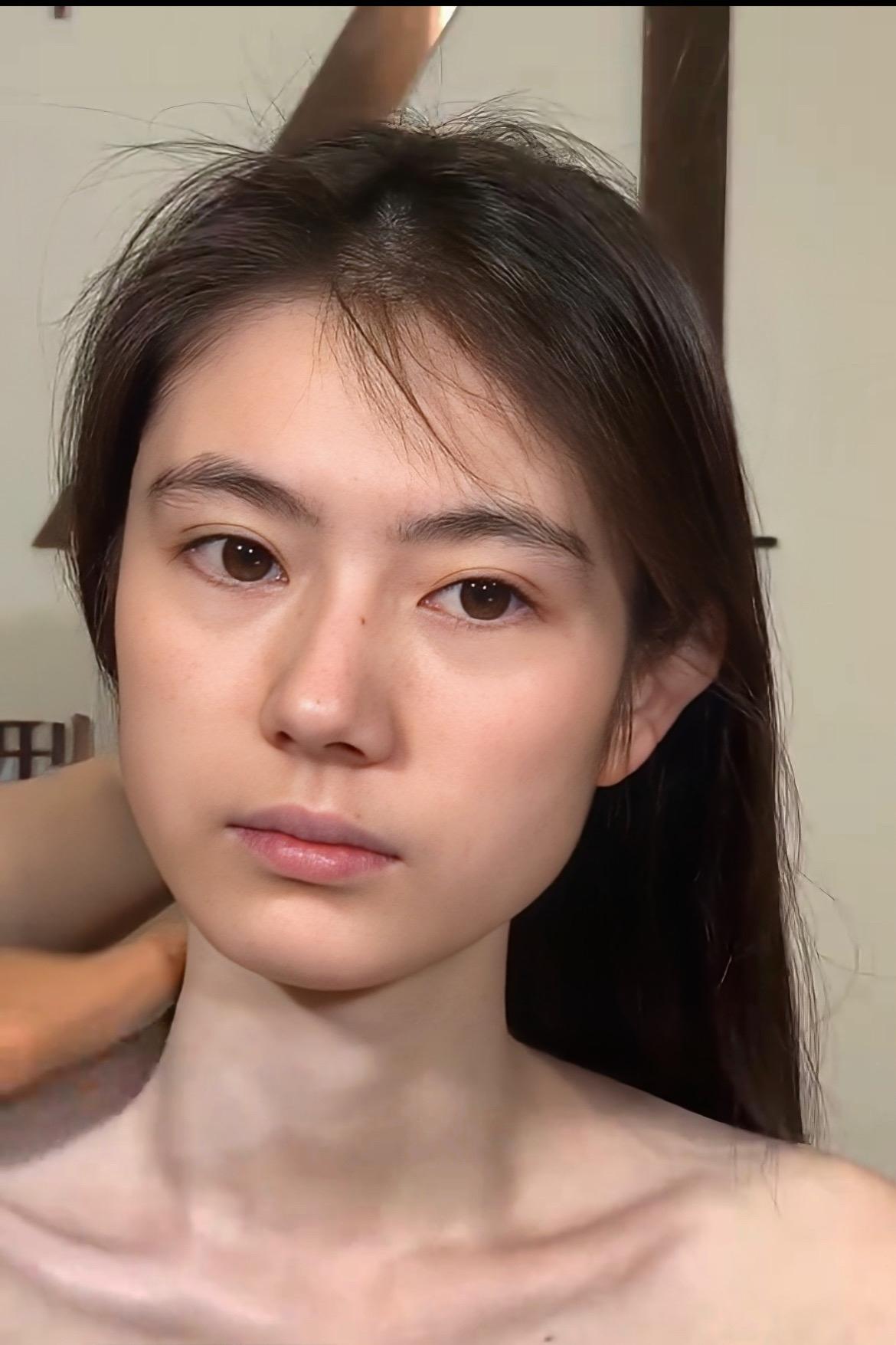 大家觉得是素颜好看还是化完妆好看？无妆感纯素颜 化妆对比效果