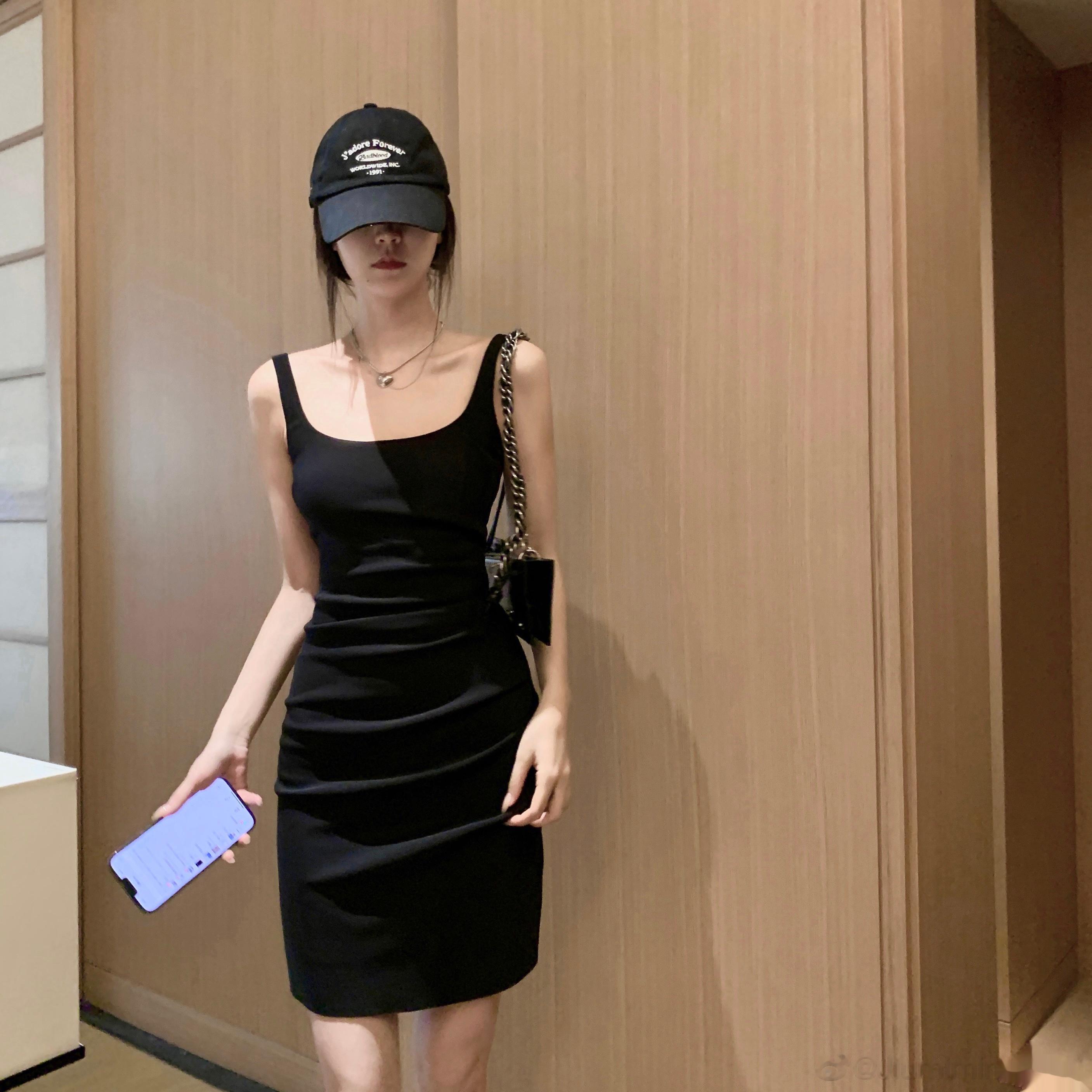 是店里长款弹力紧身裙的同款呀（图9）这次出了个短的就是必须要有的一条极简显瘦小黑