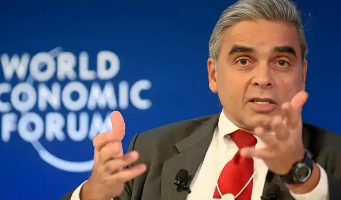 新加坡印度裔学者马凯硕的这段发言，最近在全网炸了。他说，亚洲国家在西方围堵中国时