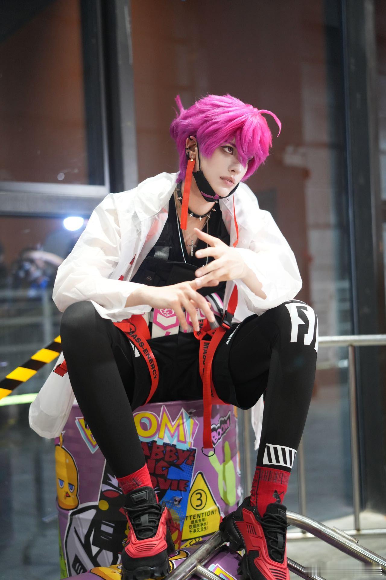 #卡琳娜cos硬核一中#卡琳娜cos戎星野的造型，其实从侧面也能够感受到神仙配置