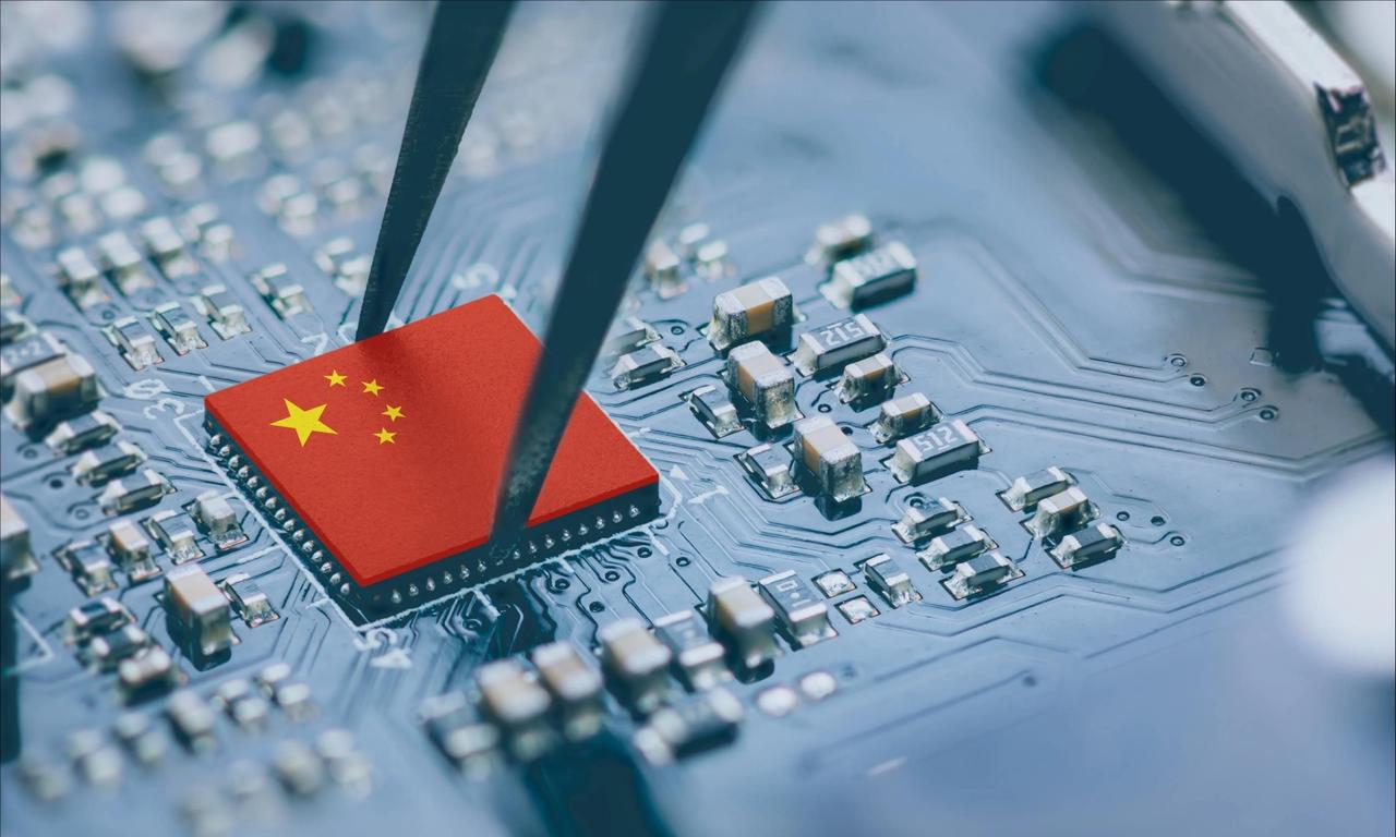 美国彻底坐不住了！西方封锁15年，中国突然宣布突破！

半导体圈这两天最热的话题