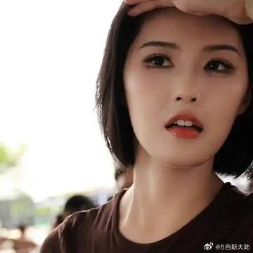 《漂亮的车模小姐姐~程儿。》