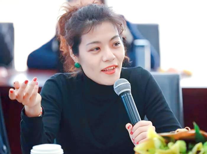 复旦大学陈果教授的一席话，犹如春风拂面，令人心旷神怡：

“余生，无需与人争辩，