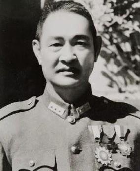 1938年，17岁女学生嫁给56岁上将，新婚夜，她羞答答地说了一句：“你这么老，