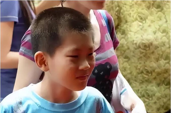 “国家的一大损失！”2000 年山东惊现神童，两天读完小学，10 岁参加高考斩获