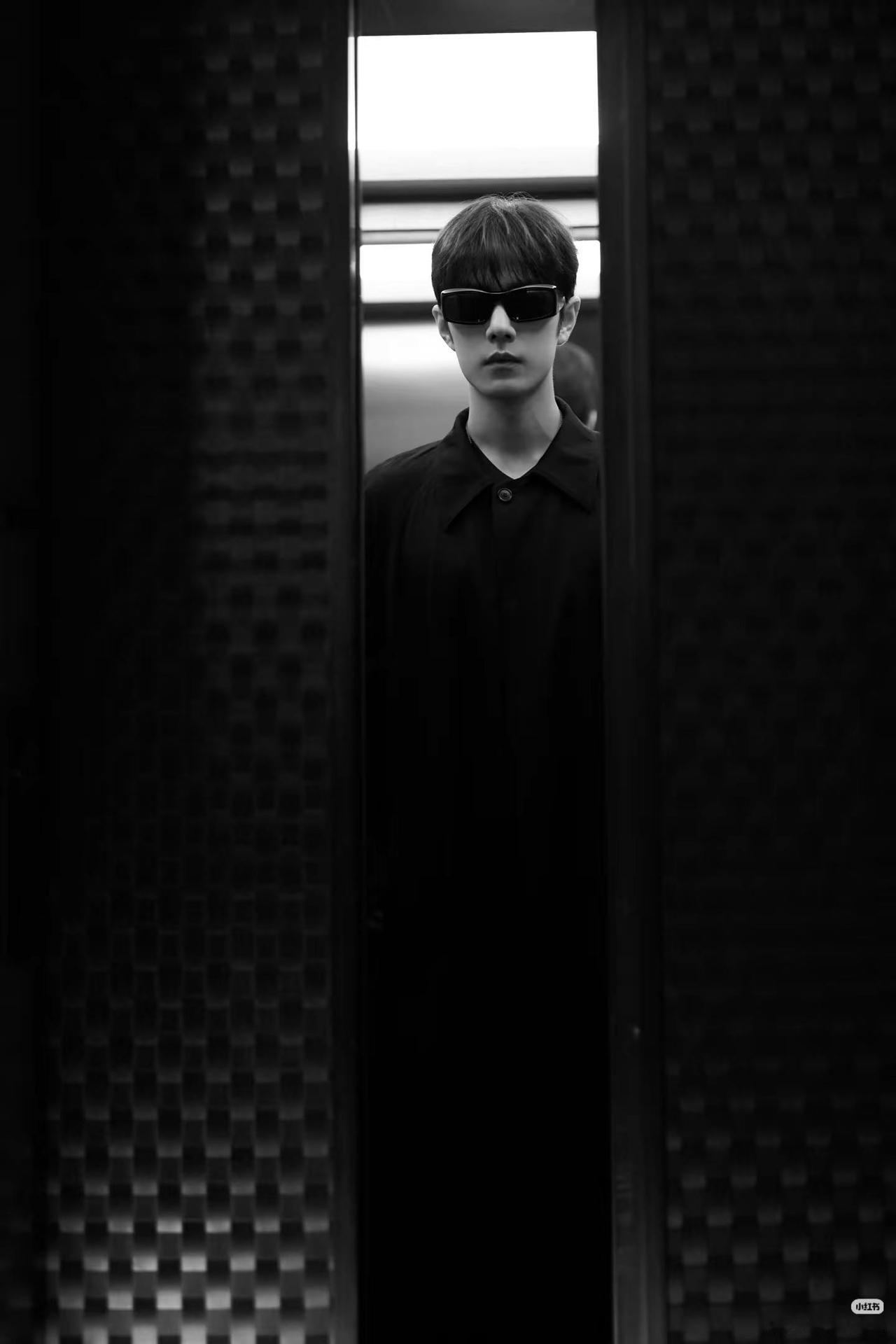 特工战！大佬战！肖战 肖战米兰时装周  Gucci