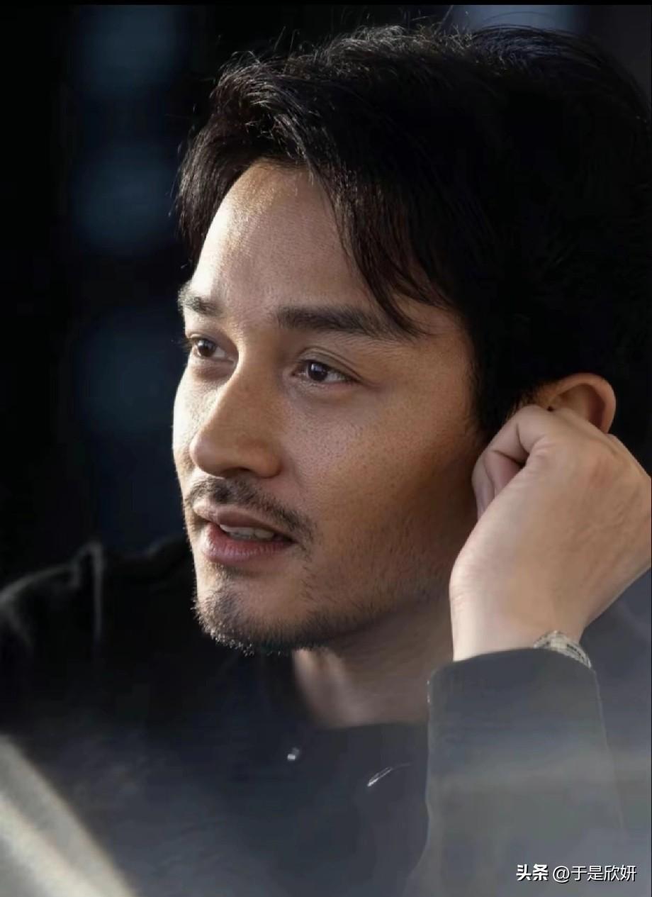 张国荣离开23年：为什么我们还在怀念他？
 
2026年，是张国荣离开的第23年