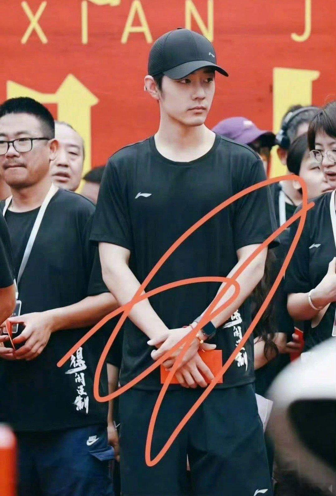 肖战《得闲谨制》开机路透生图，看看状态怎么样～ ​​​