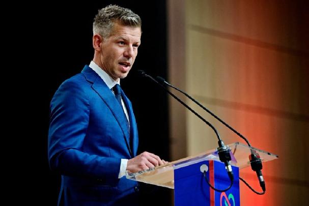 匈牙利新任总理宣布，从 6 月 1 日起，他将终止所有非欧洲籍移民的工作许可。