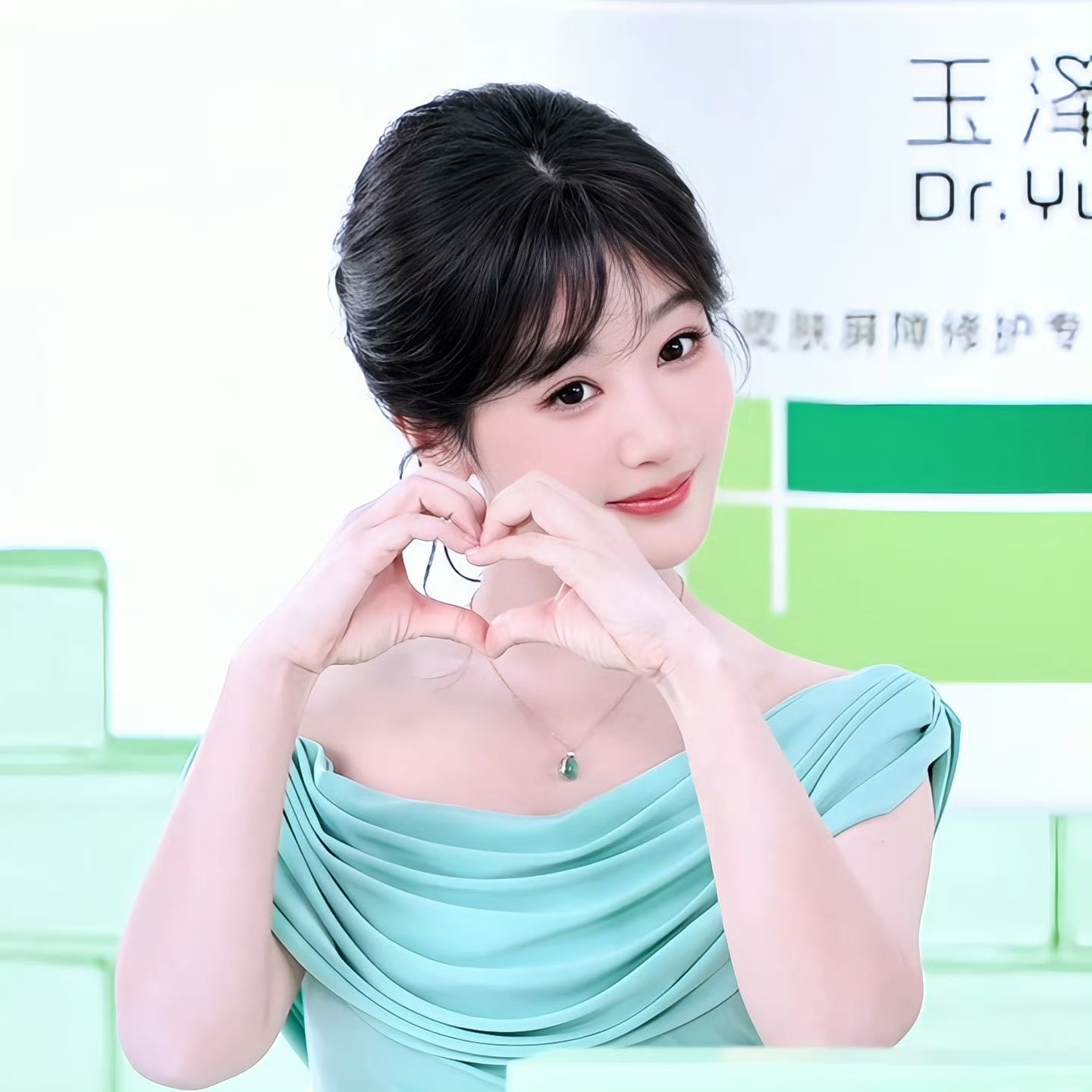 杨紫直播皮肤状态皮肤状态太好了，忍不住又囤货了[耶]杨紫玉泽首位全球护肤代言人 