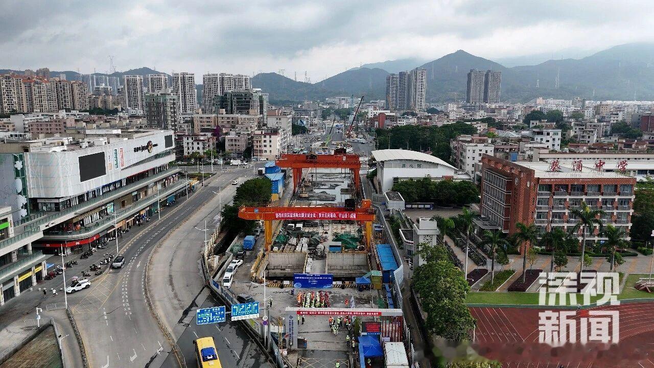 深圳地铁 【深惠城际大鹏支线全线洞通 】今日（2026年4月23日）上午，由深圳
