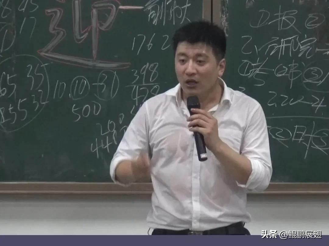 看了好多篇有关张雪峰为什么“走”的那么突然的文章。感觉主要有这几个方面：1、工作