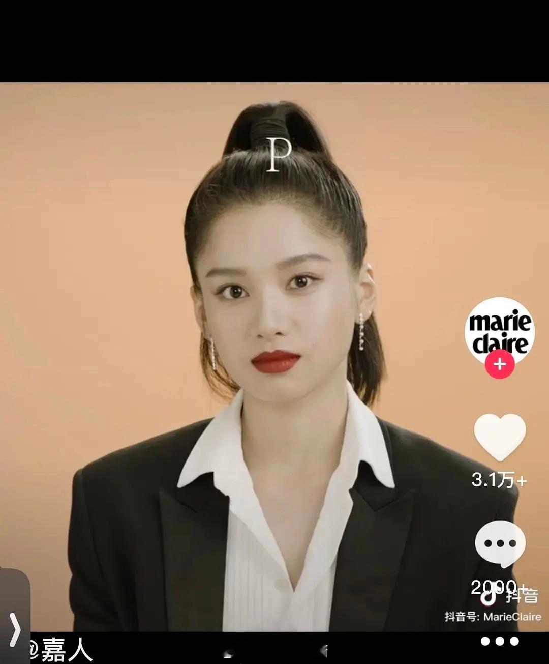 感觉这两张就很能区分出来张婧仪和周也了 ​​​