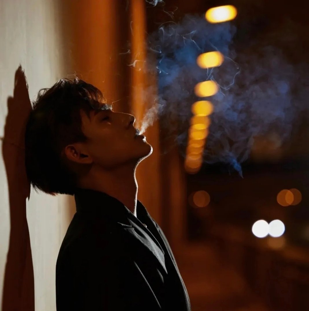 时间像解药，慢慢化解心结。享受孤独，就是享受内心的从容与淡定。 ​​​