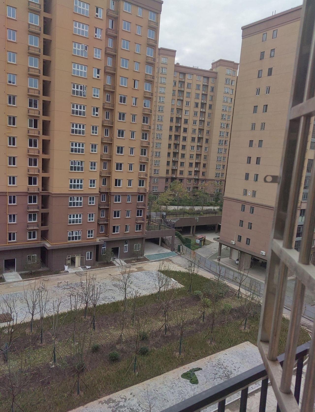 中国那些高层建筑到了年限，谁来拆？拆的成本如此高，怎么办？
可以从技术可行性上展