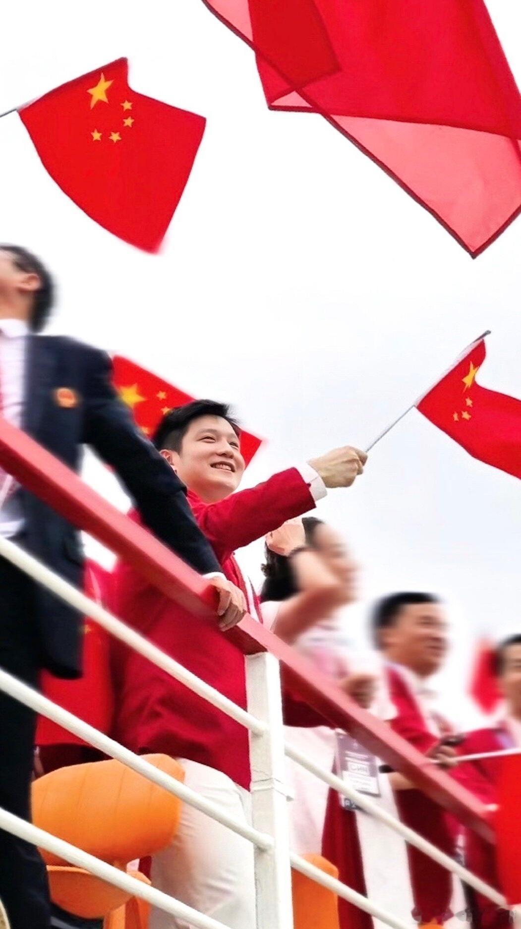 责任一直在肩，热爱一直在心。 ​​​