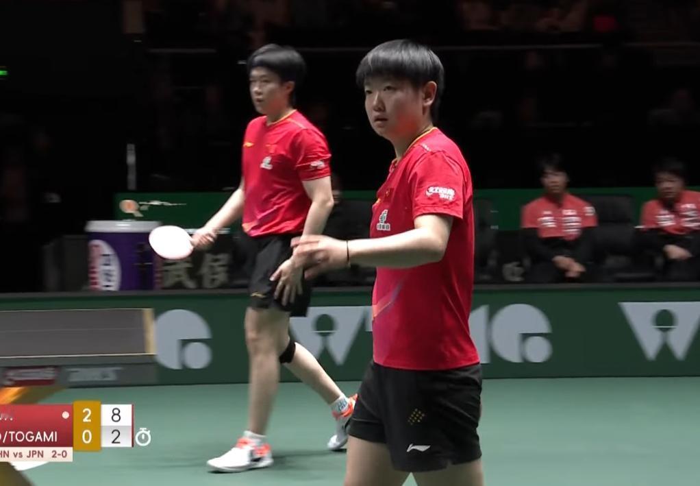 三，似乎成了张本美和/户上的噩梦，
前两局，
莎头和日本组合打到3:3后开始突飞