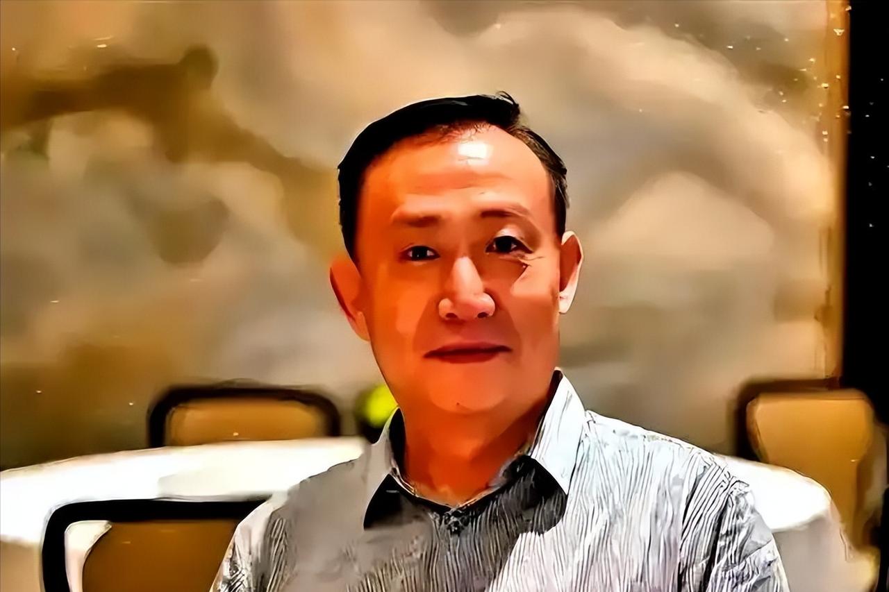 如今中国面临的最大风险，不是美国在南海搞什么航行自由，也不是芯片卡脖子，而是有人
